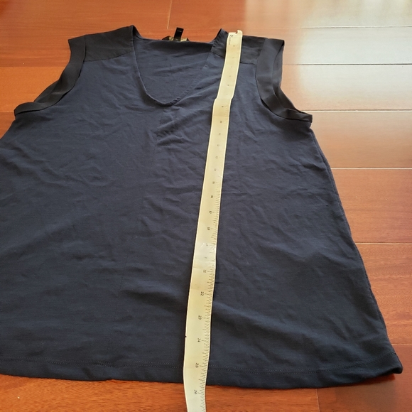 Banana Republic Sleeveless Top - Picture 3 of 5